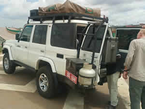 Landcruiser lx with rooftop tent